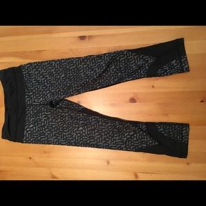 Women’s Size 2 Lululemon cropped Leggings